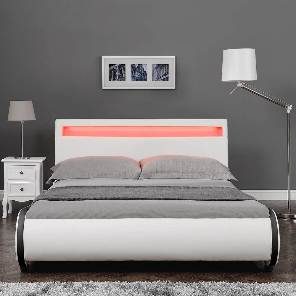 In And OutdoorMatch Bed Luella - LED - Bedframe - Kunstleer - 180x200 cm - Wit - Modern design Bedframe