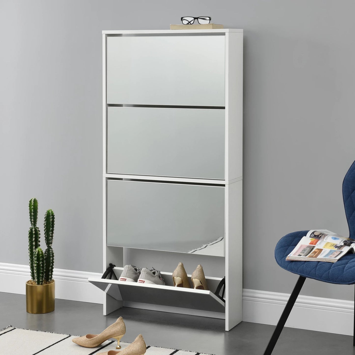 In And OutdoorMatch Schoenenkast Jess - Met Spiegels - Met 4 Vouwdeuren - 134x63x17 cm - Wit - Spaanplaat shoe rack